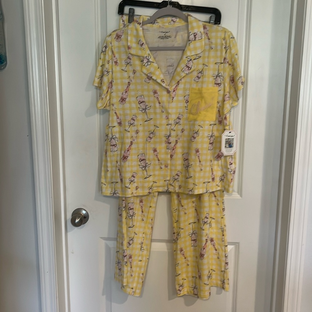 Women’s pajama set; size large